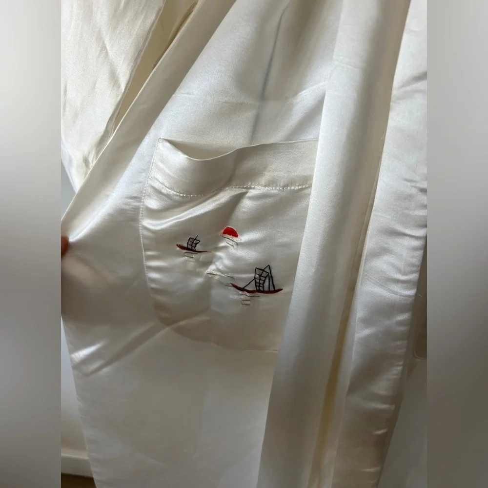 Traditional Chinese Silk Embroidered Robe - Picture 3 of 5